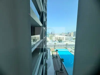 مسبح جديد تماماً مع إطلالة على الأفق (سكاي لاين) و