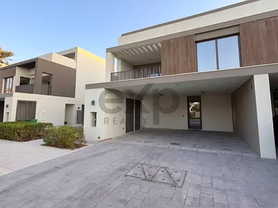 Closed Kitchen | Linear Park | Single Row
