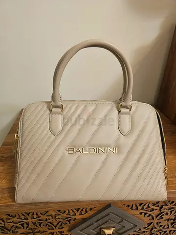 Baldinini Brand New,Cream quilted leather tote bag with gold hardware - good condition