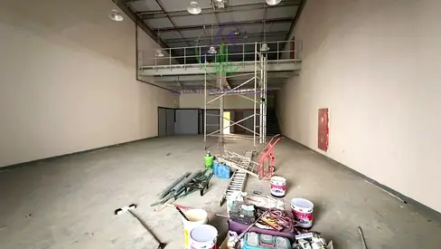 3,500 sq ft warehouse in Ind Area 5, Sharjah. AED 145k (4 cheques). 35% mezzanine, office, bath, ki