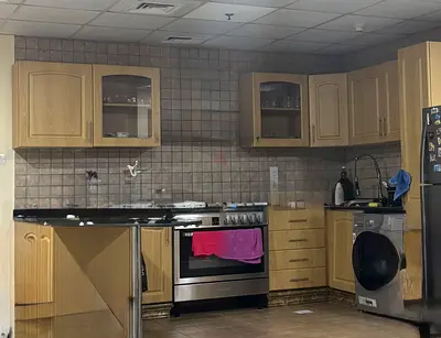 Used L-shaped Wooden Kitchen Cabinets with Granite Countertop