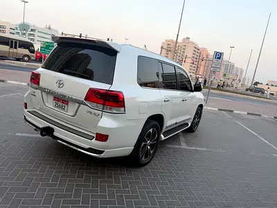 2018 Toyota LAND CRUISER photo 8