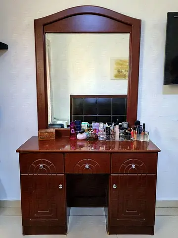 Classic brown dressing table