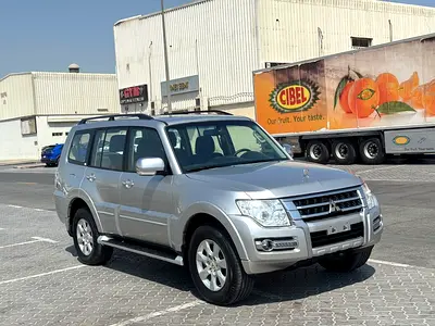 Mitsubishi Pajero GLS Medium Line 2022 GCC Specs With Sunroof Option