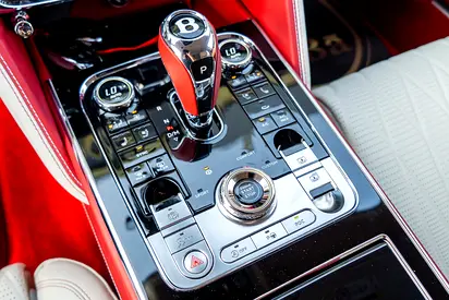 2024 Bentley FLYING SPUR photo 10