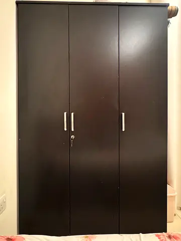 3 Door wardrobe in mint condition