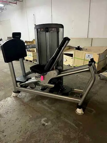 Life Fitness Insignia Seated Leg Press
