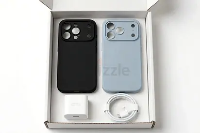 Selling 1 box for 159 AED. iPhone 17 Pro Max lot.
Includes: 2 covers for 17 Pro Max (black & light