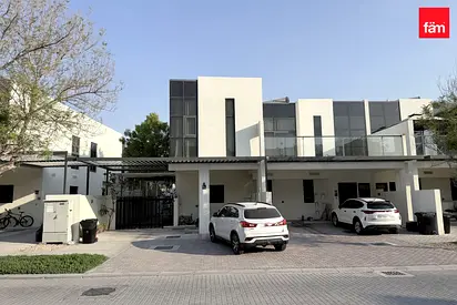 L Shape Garden | Corner | Furnished | Vacant