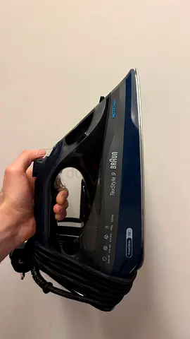 Braun TecStyle 9 Steam Iron - Good Working Condition