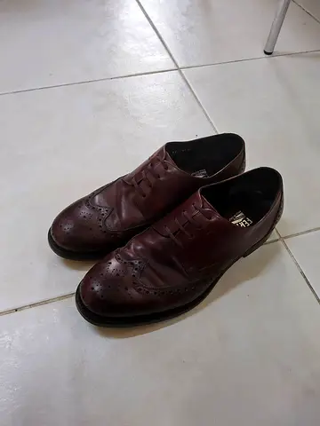 Brown leather men's brogue dress shoes, gently used