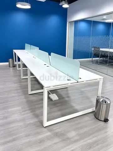 Office Work Stations/Meeting Room Table and Small Tables with Ports