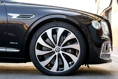 2024 Bentley FLYING SPUR photo 5