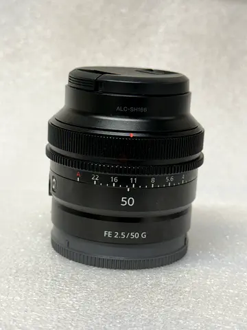 📷 Sony FE 50mm F2.5 G prime lens the condition is new only been used few time no scratches or dust