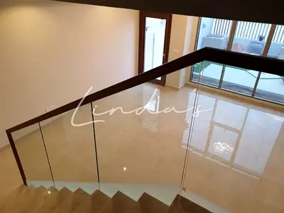 Single Row | Modern | Vacant Soon | Closed Kitchen