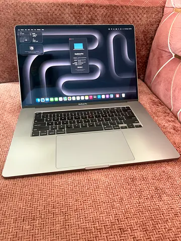 MacBook Pro (16-inch,2019) Intel Core i7,16GB RAM and 512GB SSD