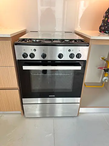 Siemens 4 burner gas cooker 60 cm same like a new condition
