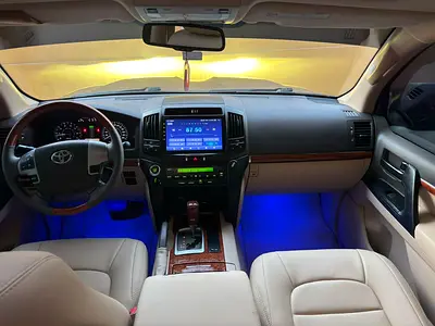 2013 Toyota LAND CRUISER photo 9