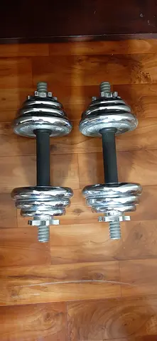 2 Adjustable Dumbells with metal plates 6kg each dumbell.