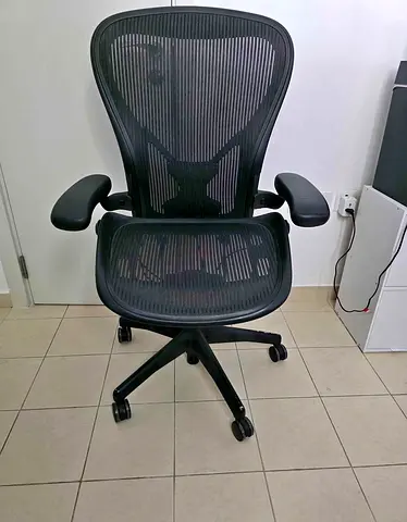 For selling Herman Miller Areon classic chair size B and C available
