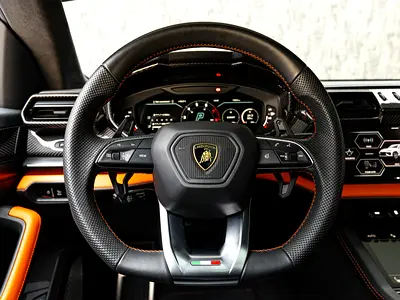 2025 Lamborghini URUS — фото 10