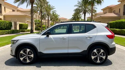 2024 Volvo XC40 photo 3