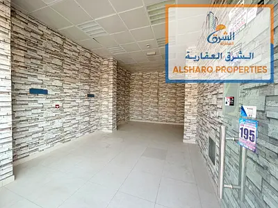 محل تجاري للإيجار السنوي في الروضة | موقع مميز على شارع رئيسي | بناية جديدة | 20 ألف