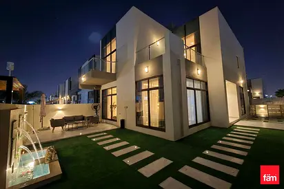 Fully Furnished | Water Feature | Corner End Plot