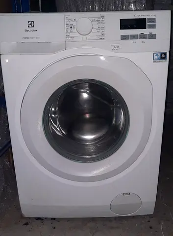 Very Nice neat and Clean Front load Fully Automatic washing machine for sale