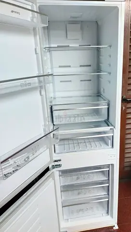 Smeg Built-in Bottom Fridge Freezer. Same like new Condition.