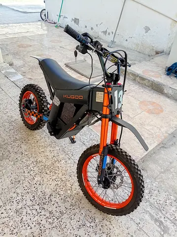 Kugoo wish I rarely used like new for sale in rashidiya Dubai whith charger