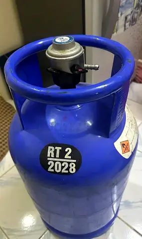 Gas cylinder with new regulator