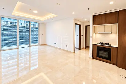 Spacious 1BR | Boulevard and Sea View | Bright