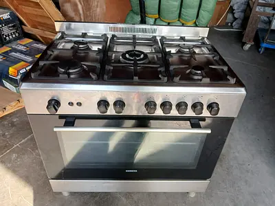 Siemens 5 burner heavy duty cooking range