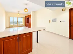 Spacious Studio I Walking Distance to the Mall