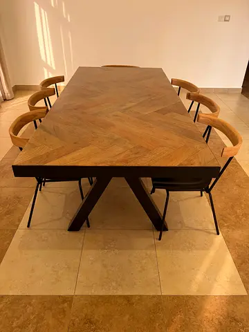 Marina home dining table