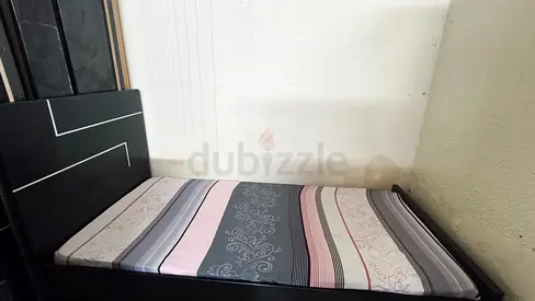 Executive bed space available in villa near Etisalat metro station ,Available to move in from today