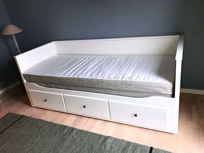 Sofabed White Daybed with 3 Under-Drawer Storage, Good Condition
