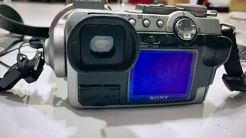 Sony Cyber-shot DSC-F707 5MP with Carl Zeiss Lens - Good Condition