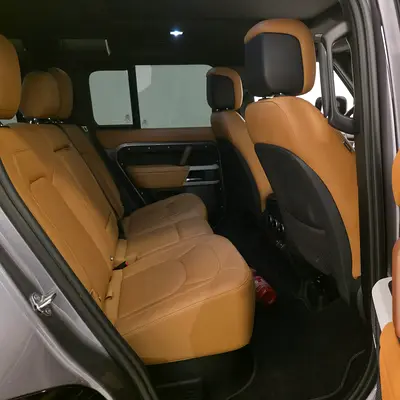 صورة 9 لـ 2024 LAND Rover DEFENDER