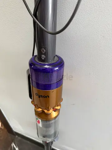 Dyson V8/V7 cordless stick vacuum (parts shown) - good working condition