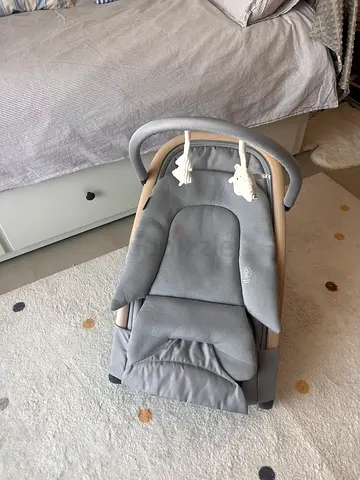 Maxi Cosi baby bouncer with toy bar