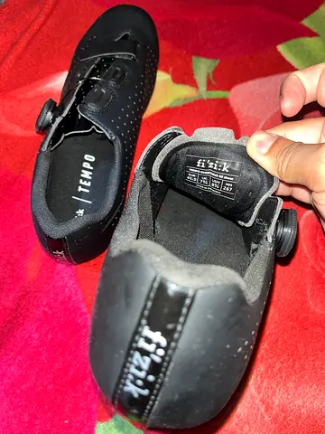 Fizik Tempo R5 Cycling Shoes - Size EU 43, Black, new without brand box