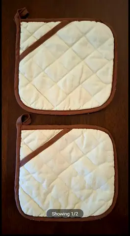 2 Fabric Oven Mitts ٢ قفازات فرن قماش