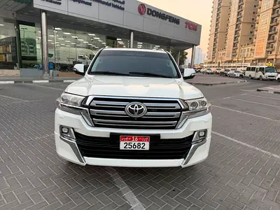 2018 Toyota LAND CRUISER photo 2