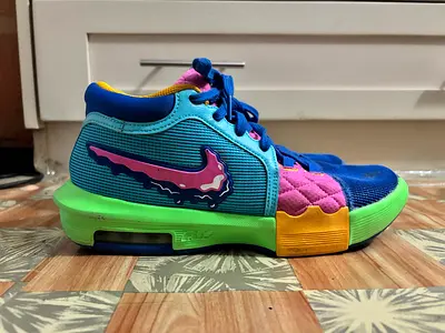 Lebron Witness VIII basketball shoes