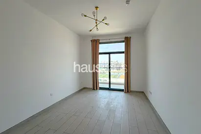 Modern | Bright Unit | Vacant Now