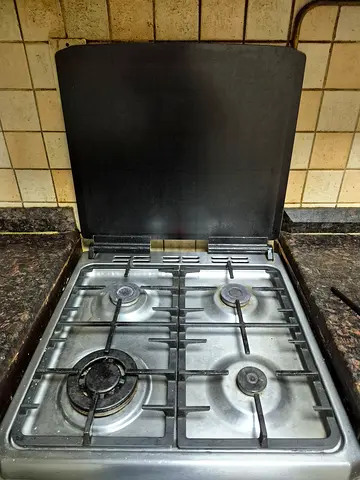 Bloomberg 4-Burner Stainless Steel G with Cast Iron Grates and electric grill 60 x 60