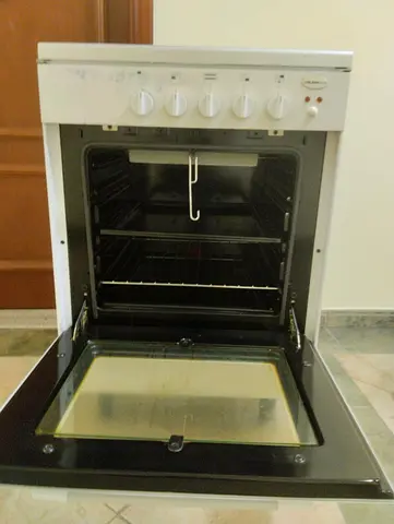 Used Freestanding electric Range and Oven