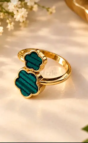 No boxes just ring I lost the box 2x2 centimeters fake gold :)